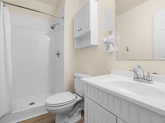 5th image of 121 W Park Dr