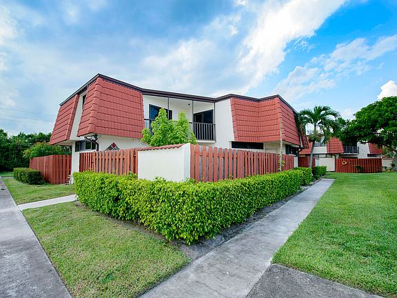3rd image of 3784 Victoria Drive