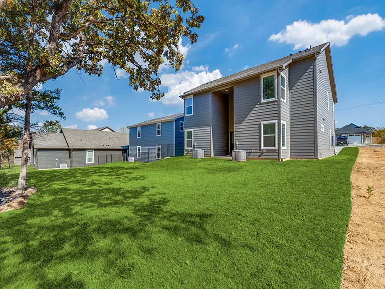 1017 Ray Dr — Photo 7