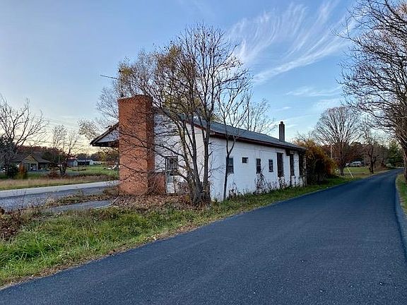 2nd image of 1612 Howardsville Tpke