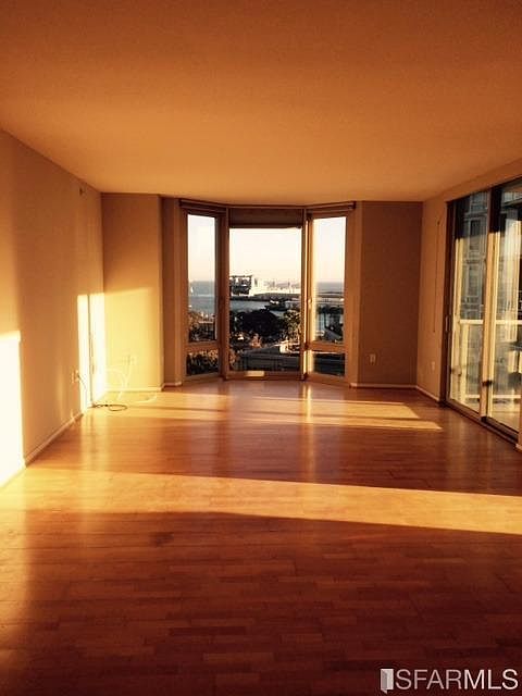 1st image of 88 King St Unit 1018