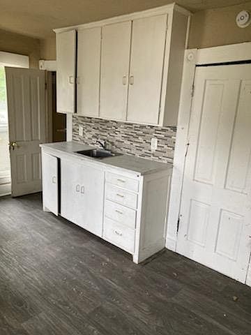 2nd image of 2522 Olive St #2