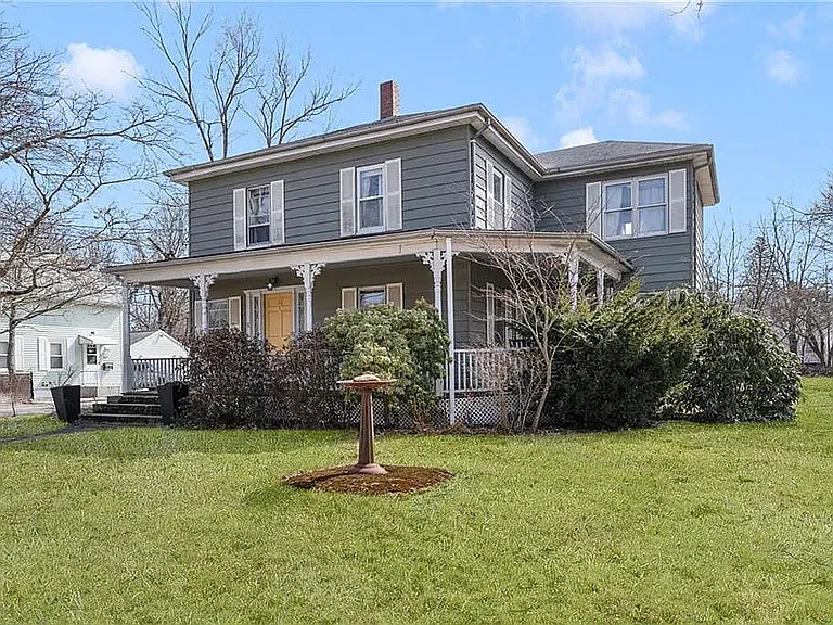 3 bed, 1.5 bath, 1786 sqft, $3,200 — Photo 2