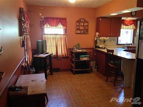 Kitchen Bar/Breakfast Area - 1st Floor