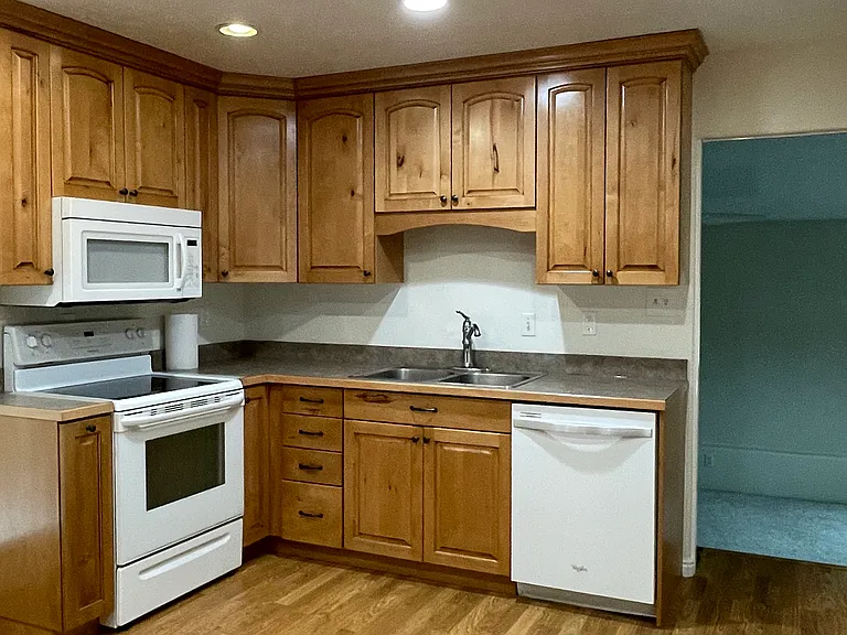 20 W Valley Dr — Photo 2