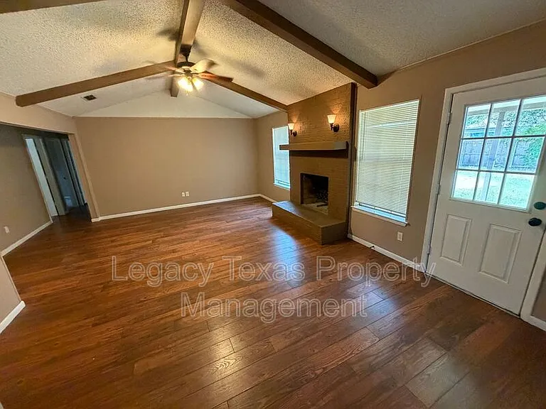 513 Willow Cir W — Photo 6