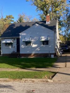 16609 Holly Hill Dr, Cleveland, OH, 44128