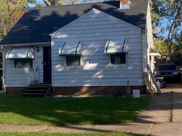 16609 Holly Hill Dr, Cleveland, OH 44128