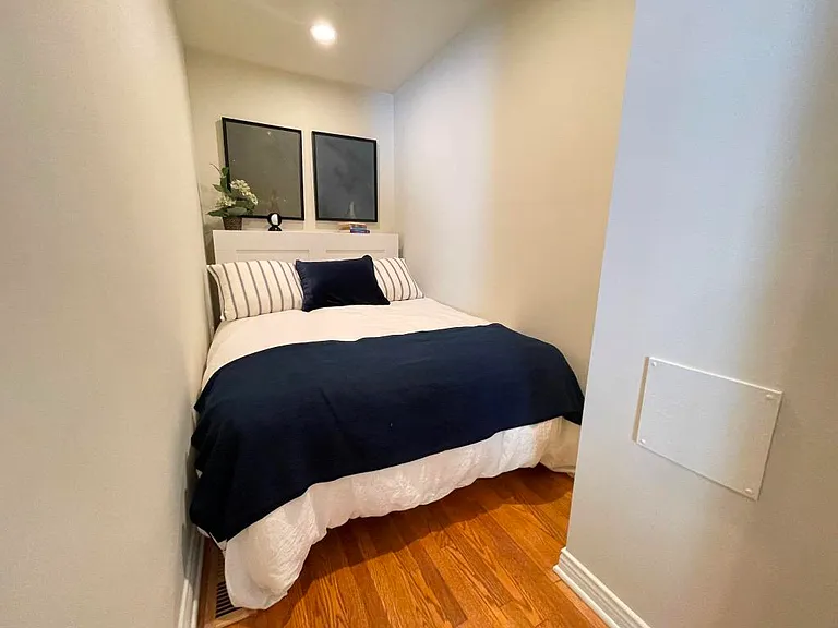 2285 N Beachwood Dr #5 — Photo 11