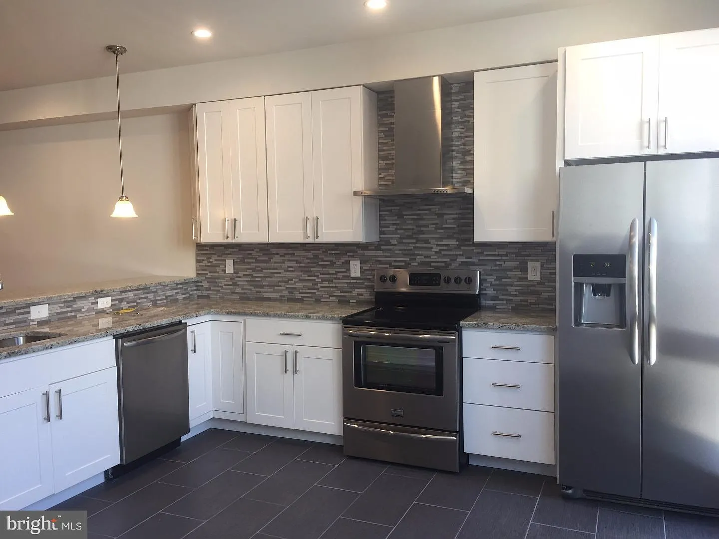 2 bed, 1200 sqft, $1,900 — Photo 2