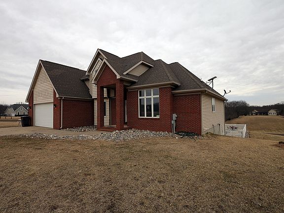 4th image of 1026 Deer Valley Dr