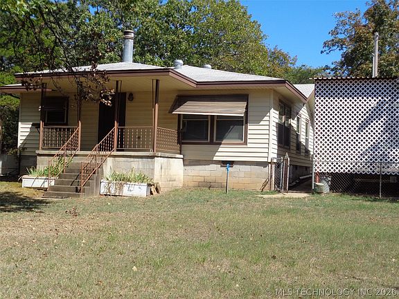 3rd image of 211 Oak Ave
