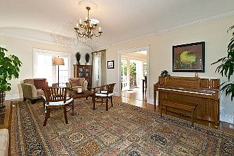 :: 260 San Fernando Way