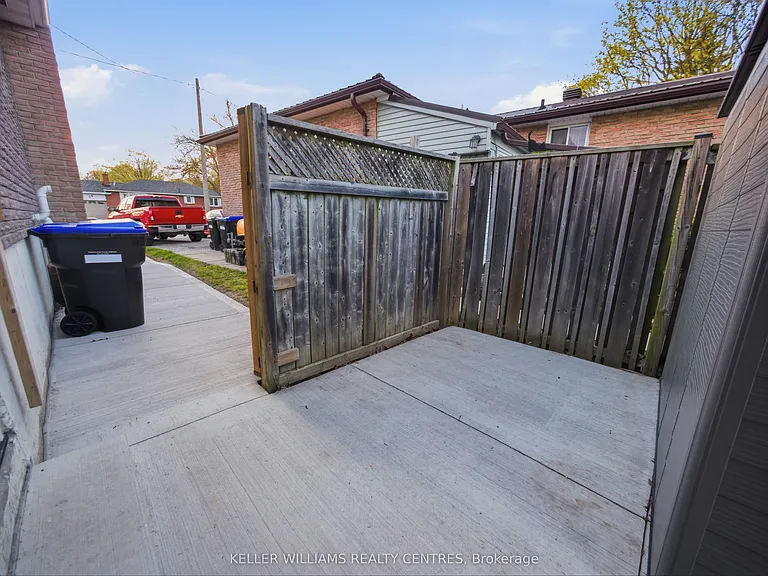 25 Townsend Ave #B — Photo 33