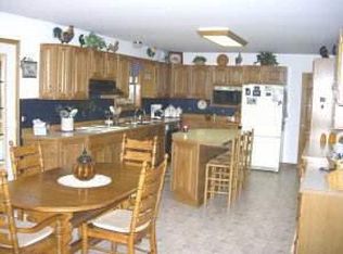 1782 Lake Circle Dr E, Saginaw, MI 48609