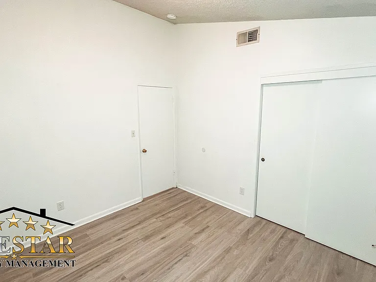 4605 Mount Everest Way — Photo 14