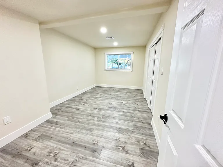 1103 N Maple St — Photo 18
