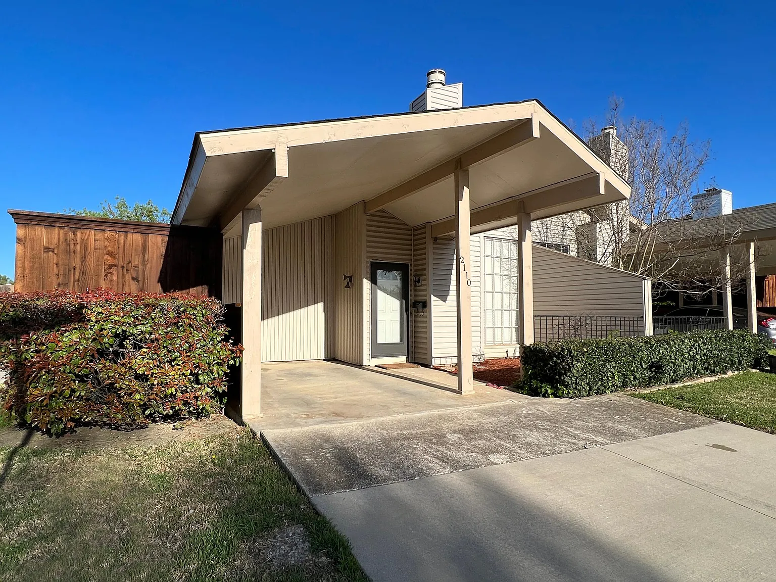 2 bed, 1.5 bath, 1132 sqft, $1,900 — Photo 2
