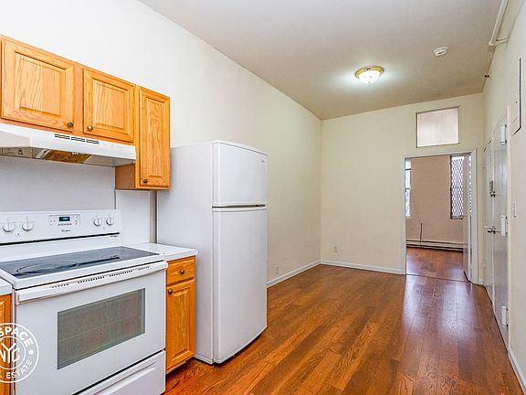 2nd image of 23 Park St APT 6