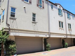 7213 N Chestnut Ln, Van Nuys, CA 91405