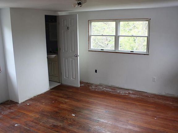 5th image of 575 Brookside Dr