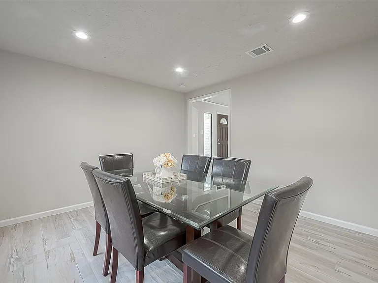 6107 Sanford Rd — Photo 16