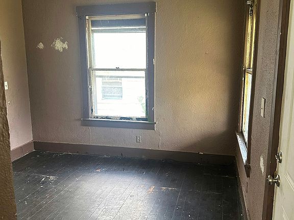 5th image of 2727 W Lincoln Ave