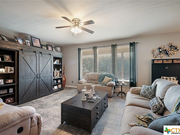 4th image of 401 Highland Pl
