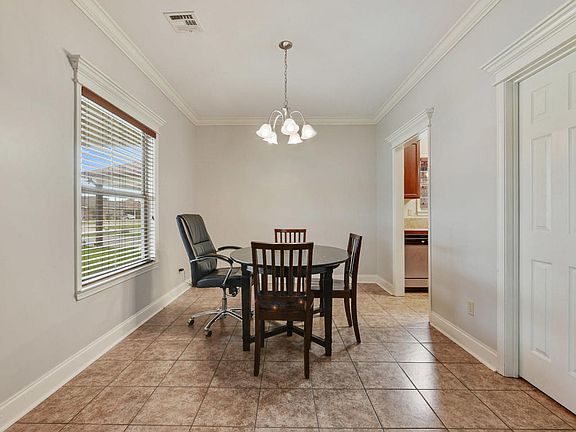 3rd image of 305 Sunflower Estates Ln
