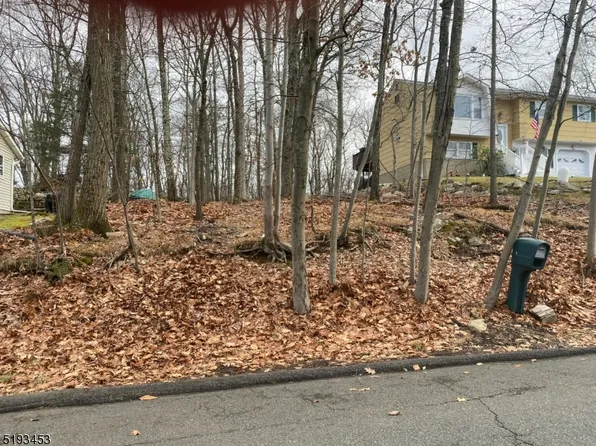 107 York Rd, Hopatcong, NJ 07843