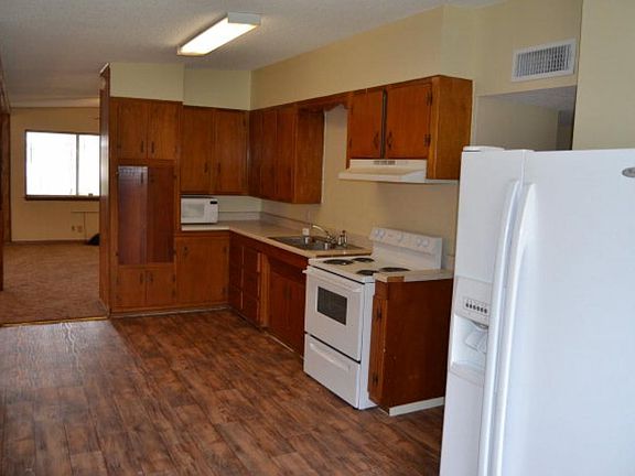 4th image of 3153 Woodlawn Dr