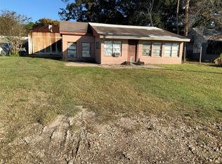215 McNeir St, Anahuac, TX 77514