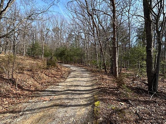 5th image of 301 Abbotts Ln