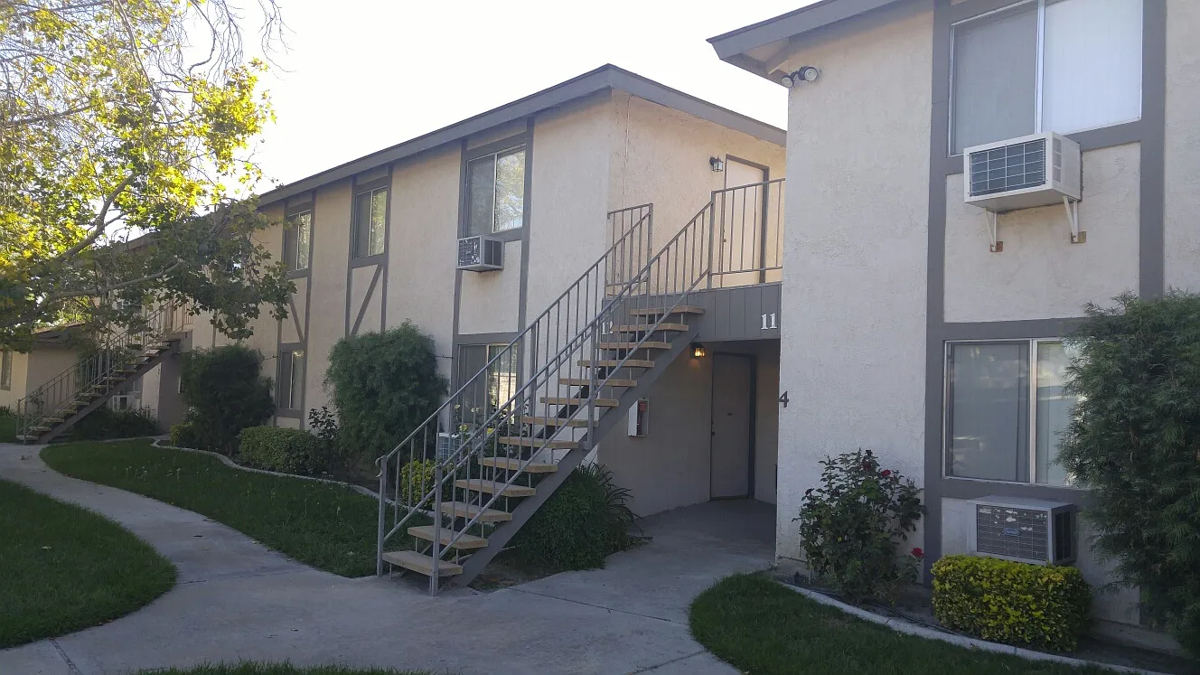 811 — Photo 1