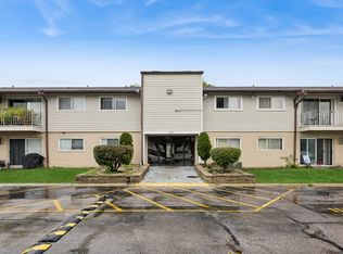 850 E Old Willow Rd APT 211, Prospect Heights, IL 60070