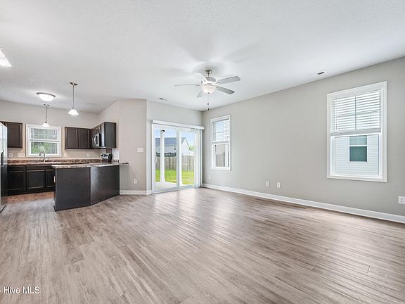 4th image of 207 Shallowbag Bay Ln