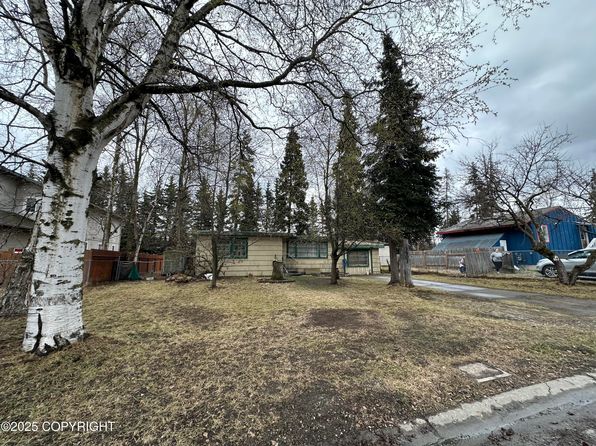 3901 Greenland Dr, Anchorage, AK 99517