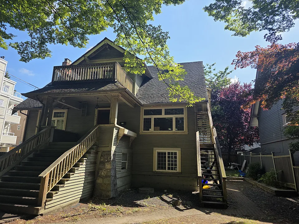 2054 Trafalgar St #3