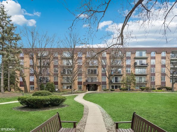 445 N Park Blvd APT 3D, Glen Ellyn, IL 60137
