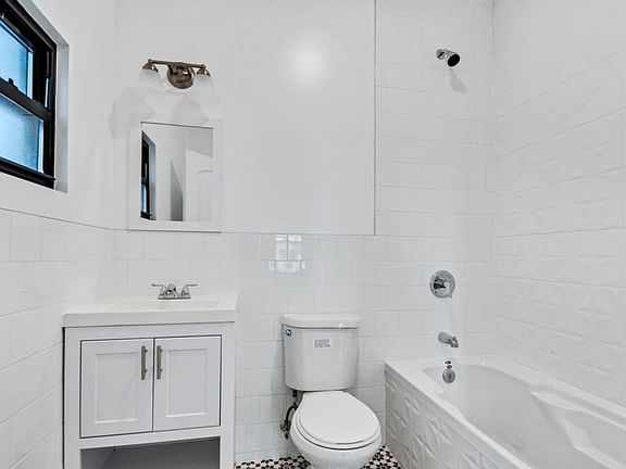 4th image of 1842 Hunt Ave Floor 1