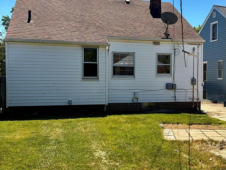 20831 Morris Ave — Photo 13