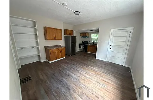 24 Waldeck St Photo 1
