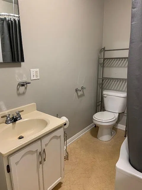 1744 Center St NE — Photo 3