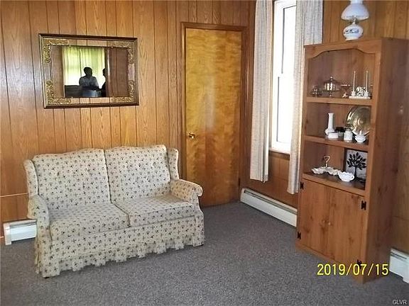 5th image of 3990 Mountain View Dr
