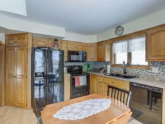 3rd image of 4941 Walnut St