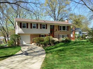 8700 Westwood Dr, Vienna, VA 22182