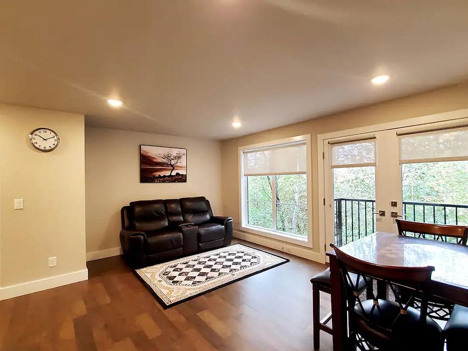 Living Room - Power Reclining Loveseat