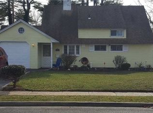 183 Brittle Ln, Hicksville, NY 11801