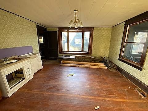 1st image of 217 Main St E