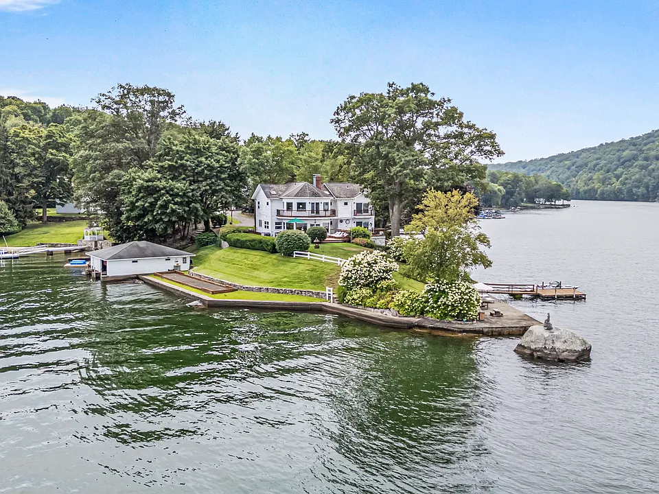 7 Warner Point